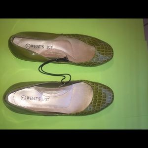 Flat green Shoes by What’s hot.